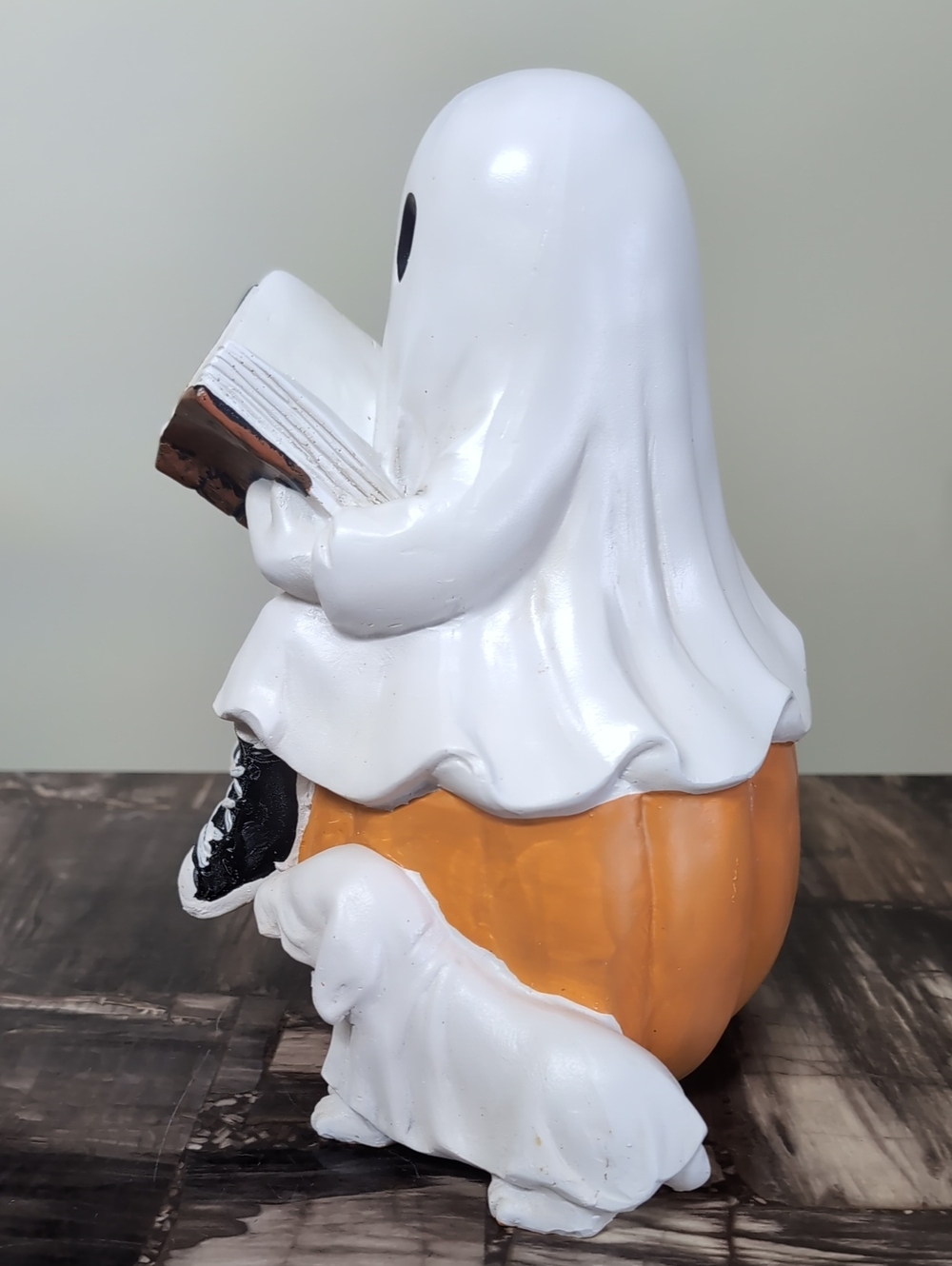 Spooky Cute Reading Ghost Figurine with Pumpkin and Ghost Dog Detail π»π - Picture 6 of 7